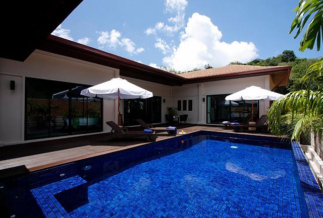 Phuket Rental: 5 Bedrooms Villa in Nai Harn